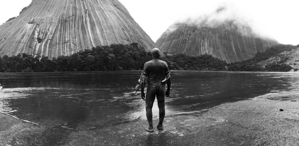 Cái Ôm của Xà Nhân (Embrace of the Serpent)